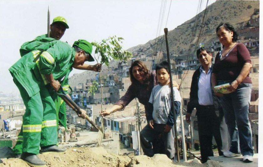 Campaña de arborización con vecinos en la Coop. Manuel Correa